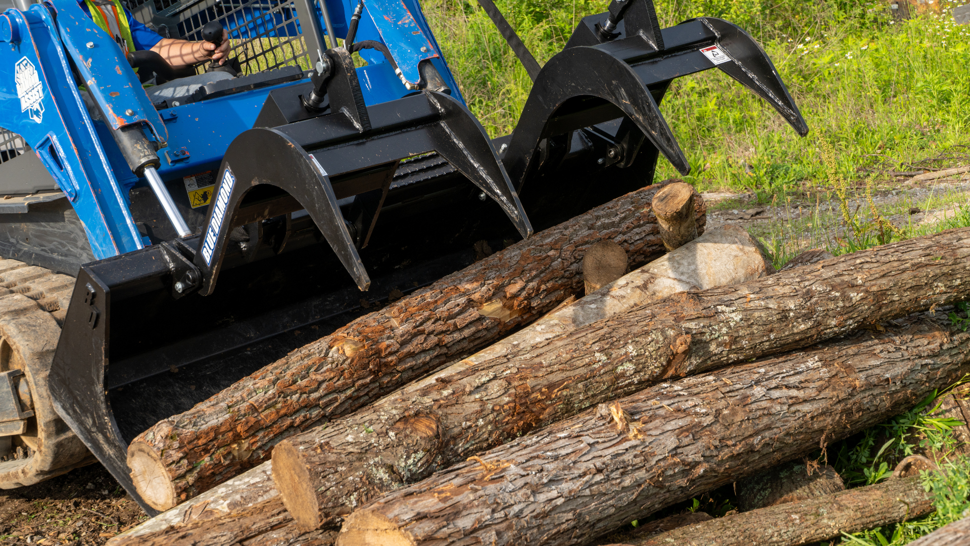 HDX Grapple Bucket - Rental