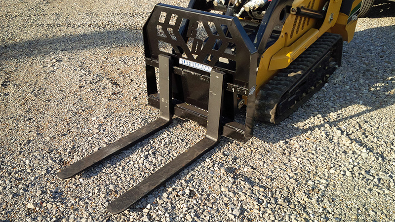 Blue Diamond Mini Skid Steer Attachments MINI PALLET FORKS Gallery 4