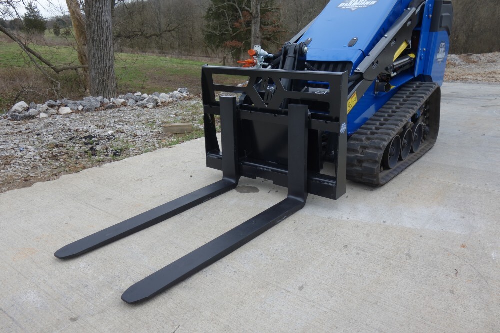 Blue Diamond Mini Skid Steer Attachments MINI PALLET FORKS LOW PROFILE Gallery 2