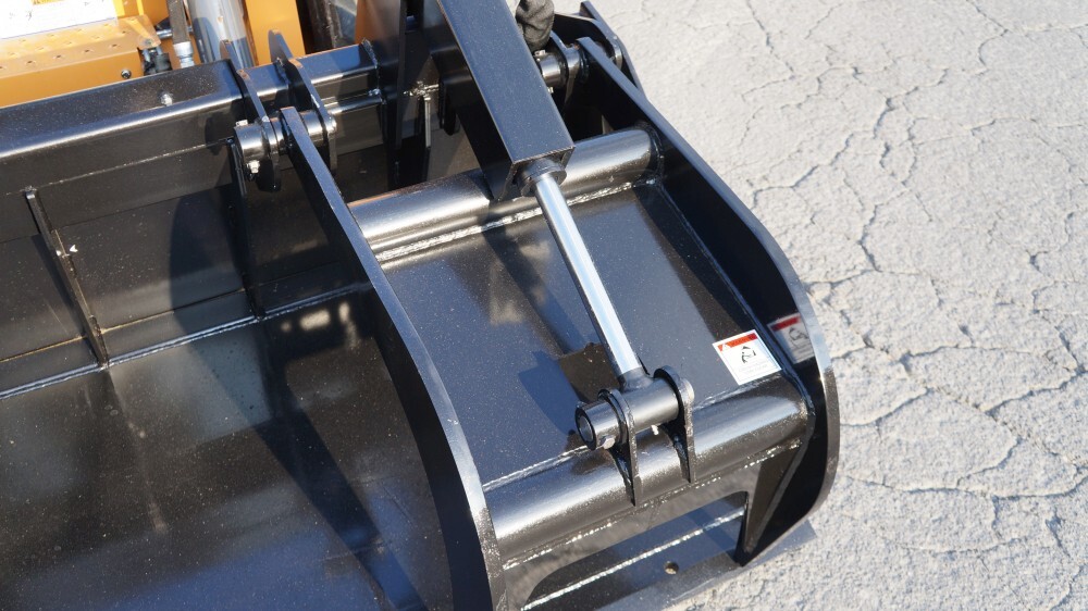 Blue Diamond Skid Steer Attachments Grapple Bucket Severe Duty Gallery 1