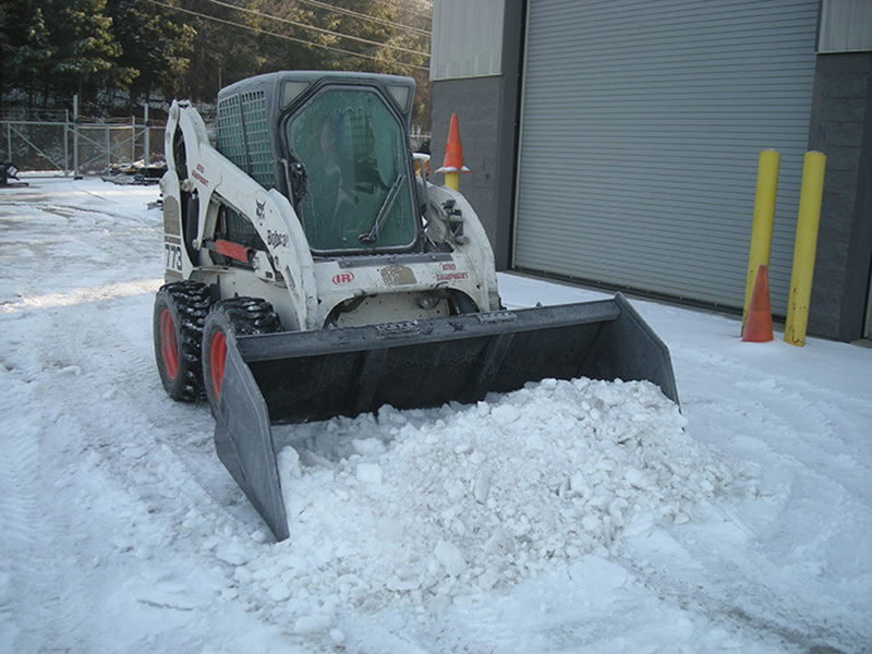 Blue Diamond Skid Steer Attachments Skid Steer Attachments Snow Mulch Bucket Standard Heavy Duty Gallery 1