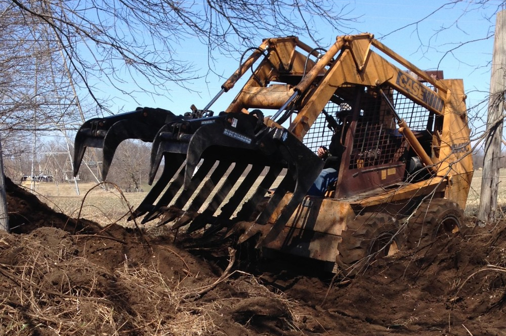Blue diamond severe duty root grapple on excavator