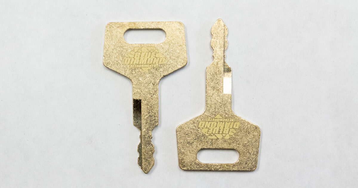 keikeyページ KEY (SET OF 2) FITS TAKEUCHI SKID STEERS | Blue Diamond