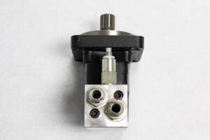 203765 Brush Cutter Hydraulic Motor 125cc C Flange with Relief Block WEBREADY 1